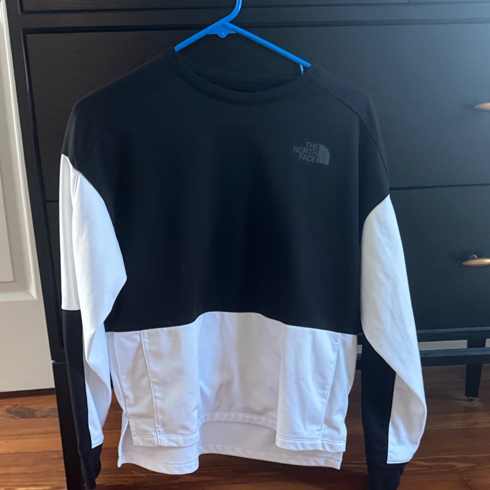 The North Face Women’s Black and White Sweatshirf